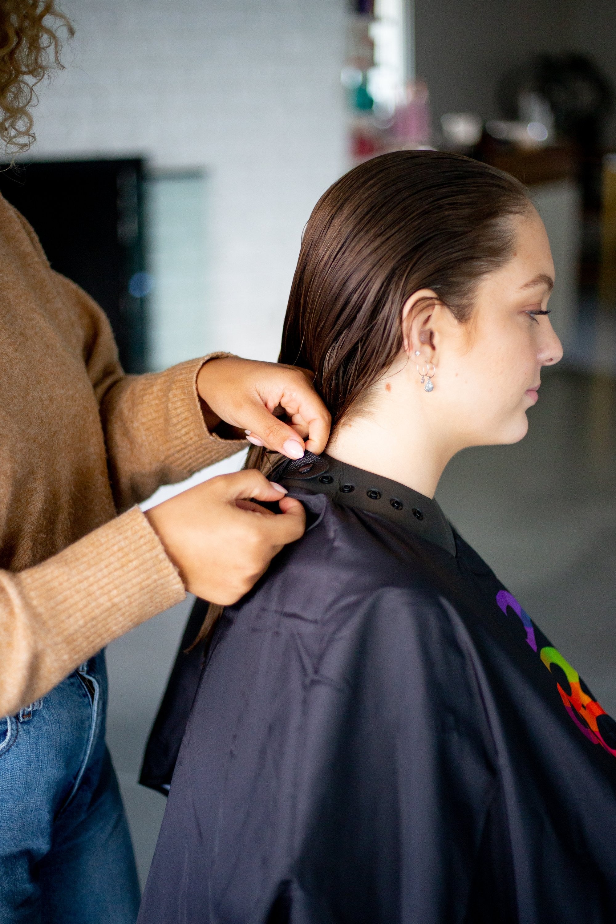 Capa de Corte Framar | Cuello de Goma Anti-Cabello Sellado - imagen 5